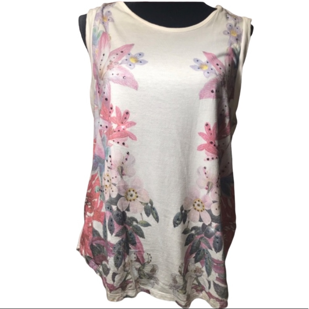 Guess semi-open back and crystals embellished beautiful floral T-shirt